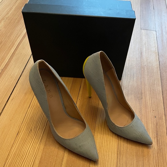Grey cork and bright yellow color block high heels - Picture 3 of 6